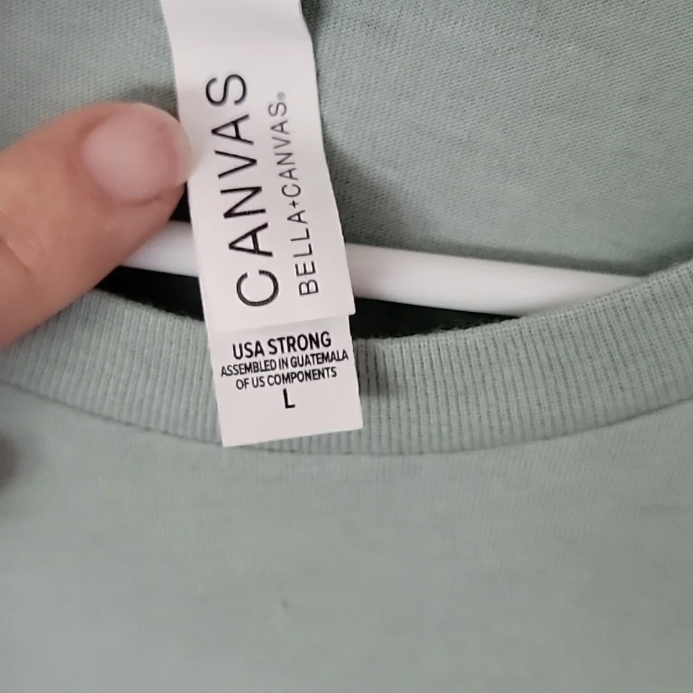 Green life is better in flip flops Large tee - Picture 3 of 3